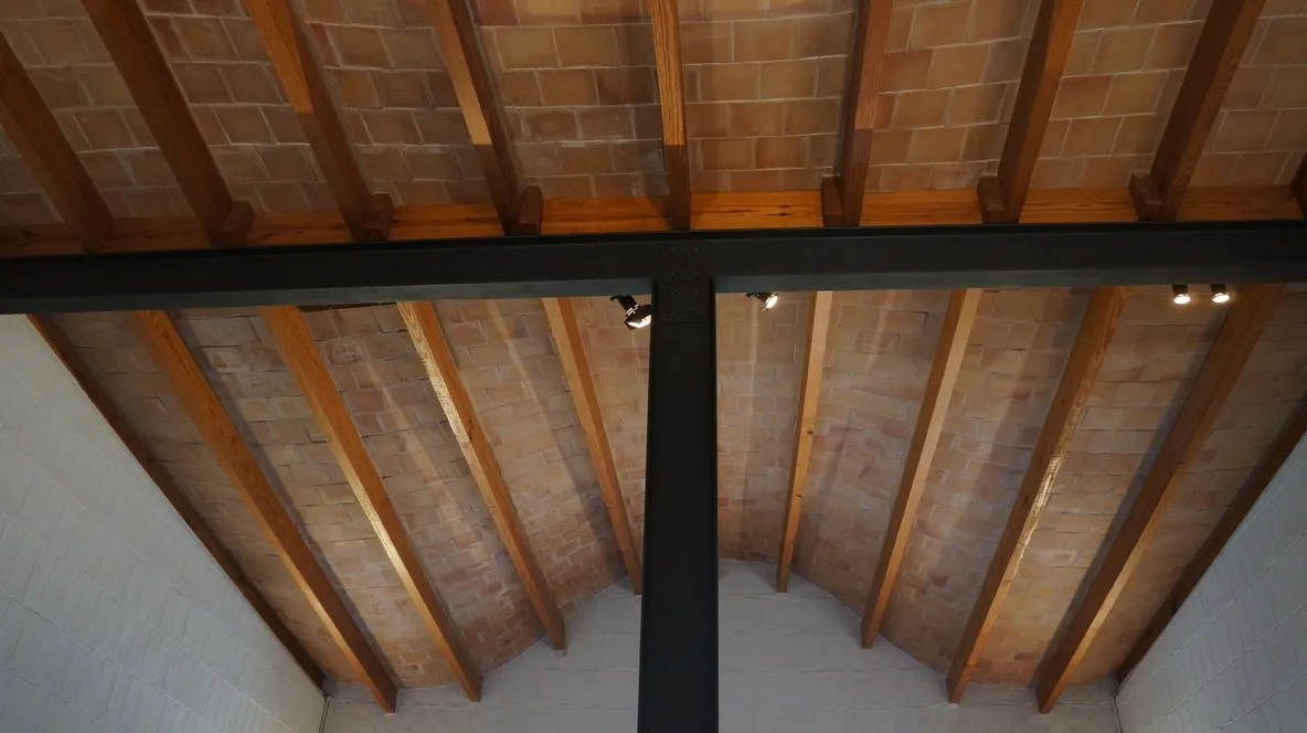 教会学校波浪形屋顶结构