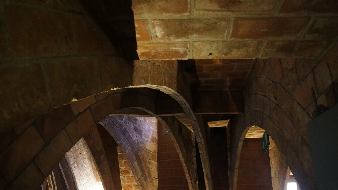 米拉之家楼顶的拱结构